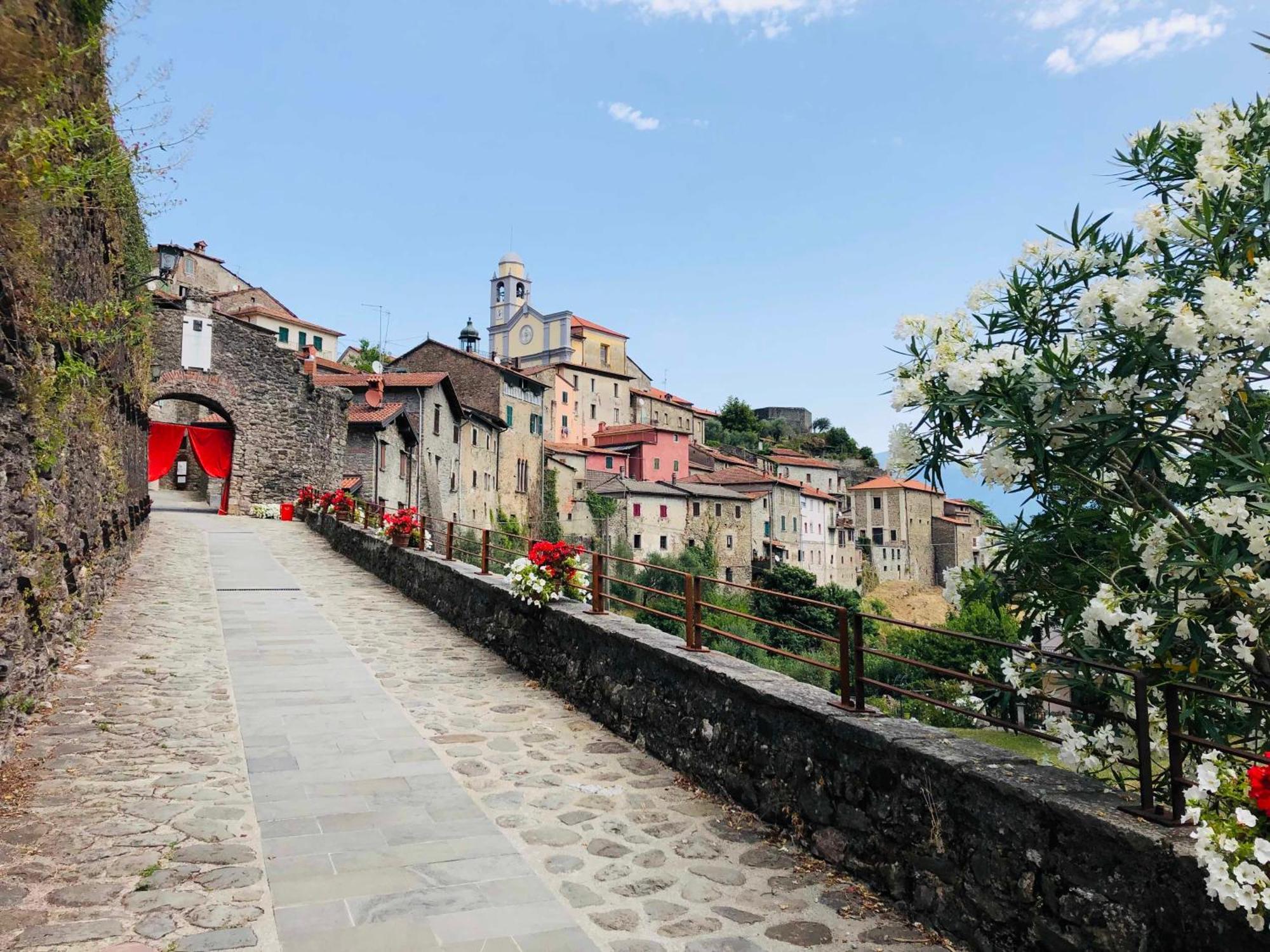 Apartamento La Finestra Di Dante Mulazzo Exterior foto